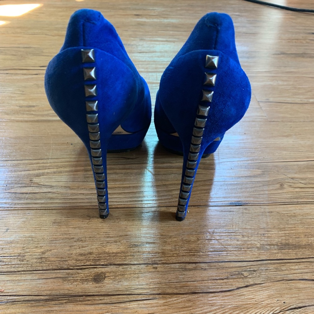 Vince Camuto Studded heels 👠